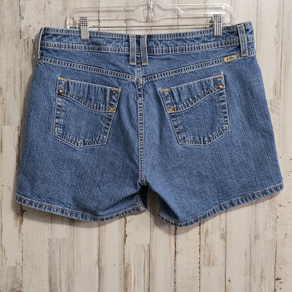 Levi's Signature Medium Wash Stretch Hi Rise Denim Jean Shorts Misses 16 - Picture 3 of 8